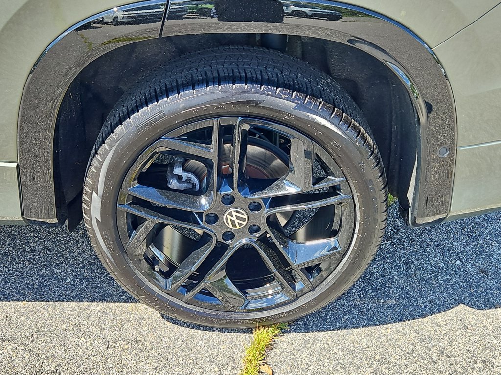 Certified 2026 Volkswagen Tiguan SE R-Line AWD/4WD image 8