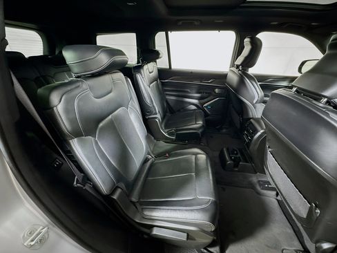 Used 2021 Jeep Grand Cherokee L Overland w/ Luxury Tech Group IV image 28