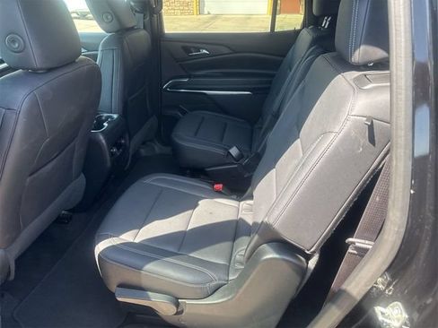 Used 2025 Chevrolet Traverse LT FWD image 14