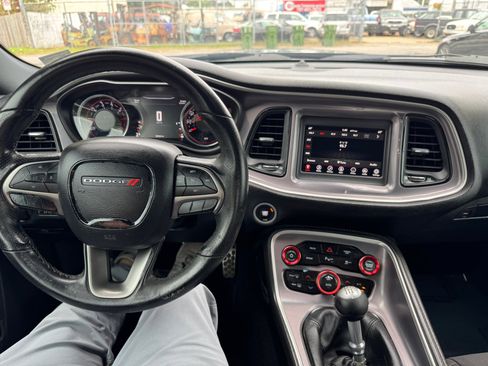 Used 2019 Dodge Challenger R/T image 19