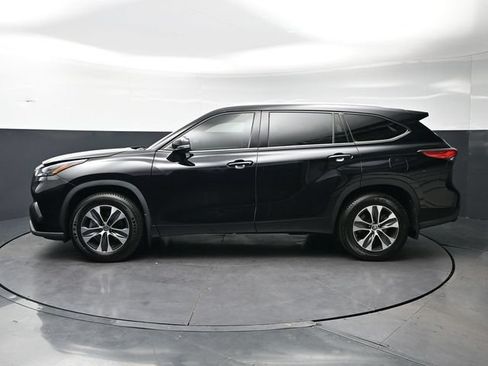 Used 2022 Toyota Highlander XLE AWD/4WD image 8