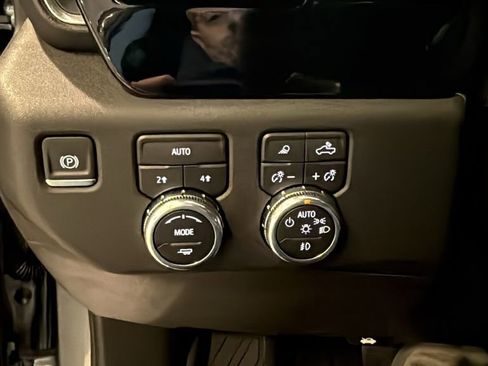 Used 2026 GMC Sierra 1500 SLT w/ SLT Premium Plus Package image 34