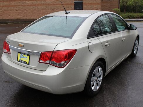 Used 2014 Chevrolet Cruze LS image 4