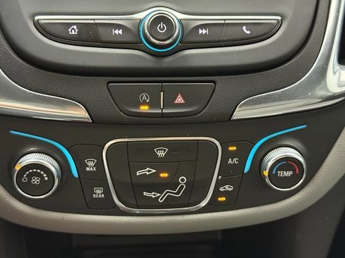 Used 2022 Chevrolet Equinox LS w/ LS Convenience Package image 18