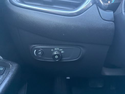 Used 2021 Chevrolet Equinox LS w/ LS Convenience Package image 34