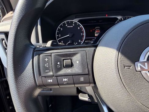 Used 2023 Nissan Rogue SV image 30