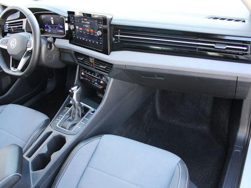 Used 2025 Volkswagen Jetta SE w/ Sunroof Package FWD image 27
