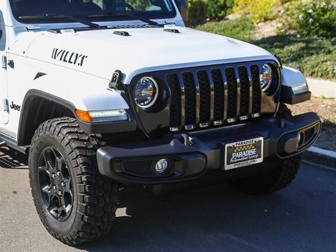 Used 2023 Jeep Gladiator Willys image 9