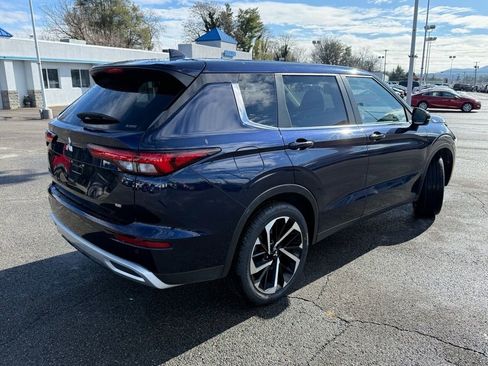 Used 2024 Mitsubishi Outlander SE image 4