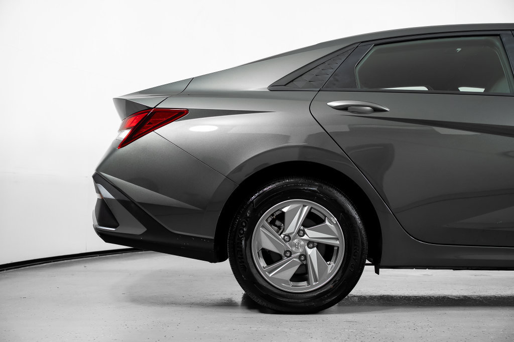 Certified 2026 Hyundai Elantra SE FWD image 6