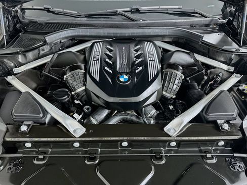 Used 2022 BMW X7 M50i w/ Dynamic Handling Package AWD/4WD image 32