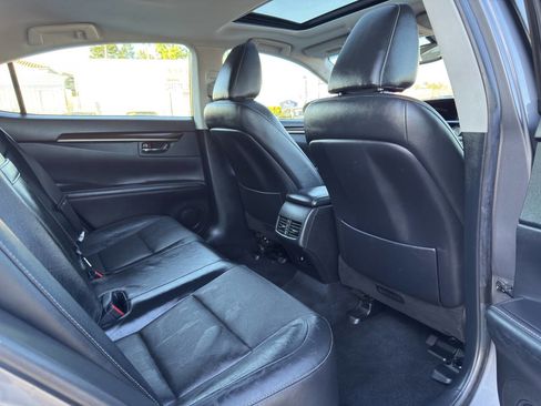 Used 2013 Lexus ES 350 Base 4dr Sedan w/ Luxury Pkg image 12