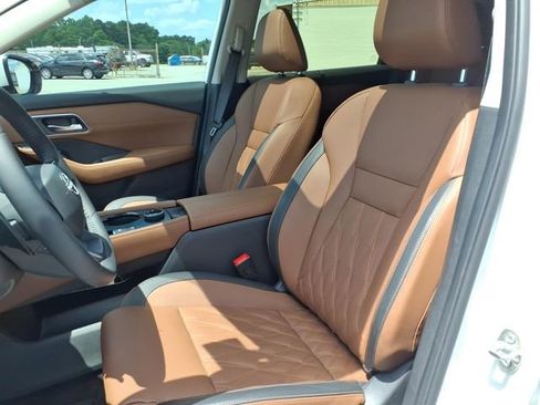 Used 2025 Nissan Rogue Platinum w/ Platinum Premium Package AWD/4WD image 18