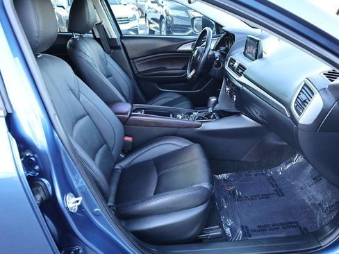 Used 2017 MAZDA MAZDA3 Touring w/ Popular Equipment Package FWD image 16