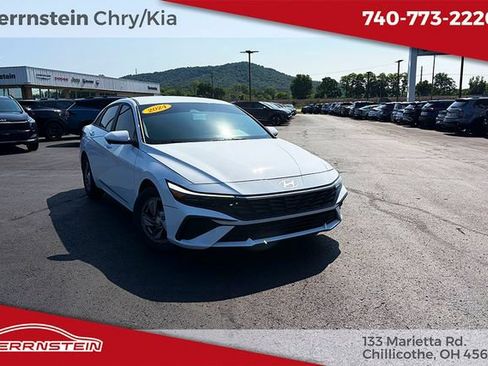 Used 2024 Hyundai Elantra SE FWD image 1