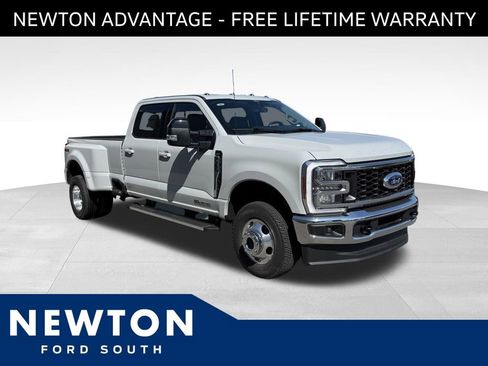 New 2026 Ford F350 4x4 Crew Cab DRW Super Duty image 1