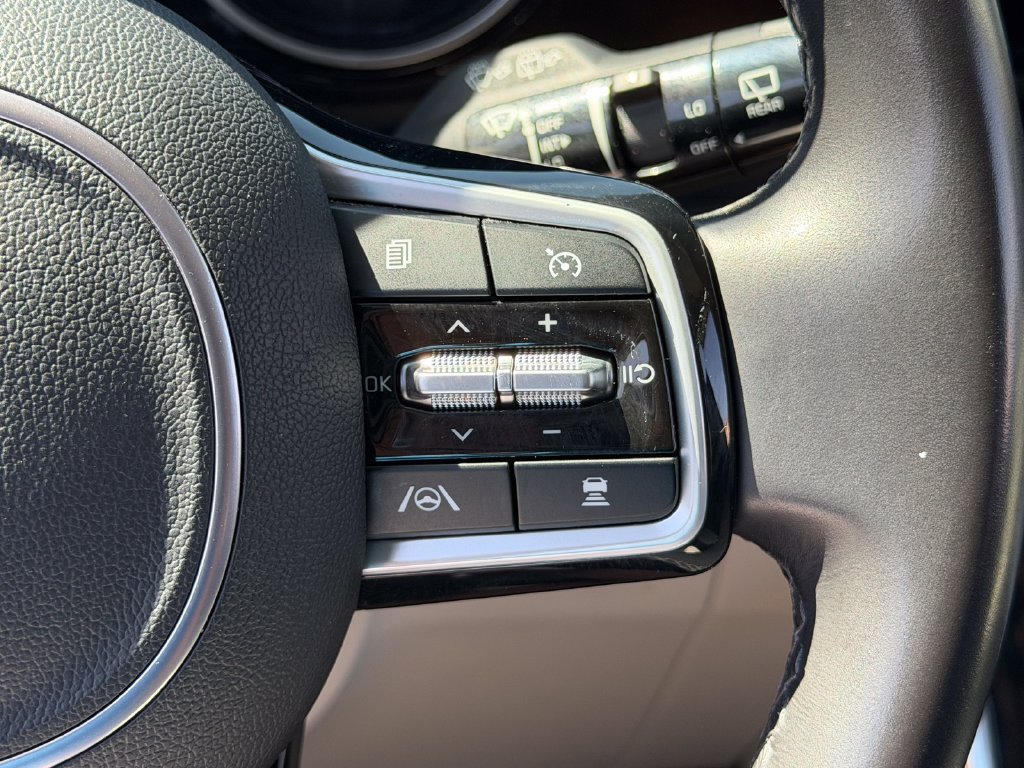 Used 2024 Kia Carnival EX FWD image 14