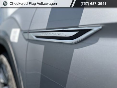 New 2025 Volkswagen Atlas Cross Sport SE image 14