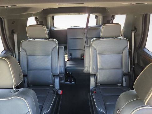 Used 2021 Chevrolet Tahoe Premier AWD/4WD image 27