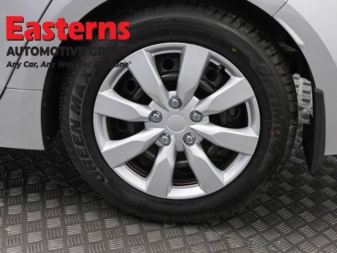Used 2022 Toyota Corolla LE FWD image 32