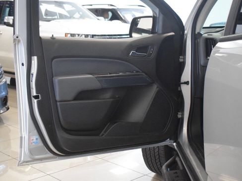 Used 2018 Chevrolet Colorado Z71 AWD/4WD image 39