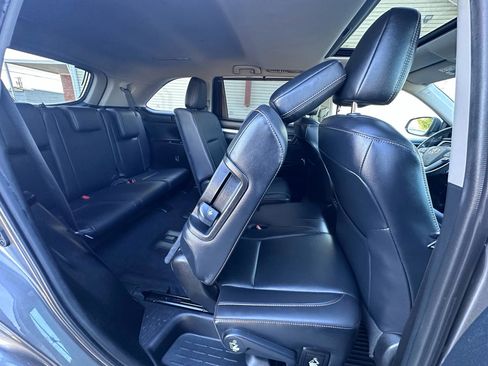 Used 2019 Toyota Highlander XLE FWD image 16