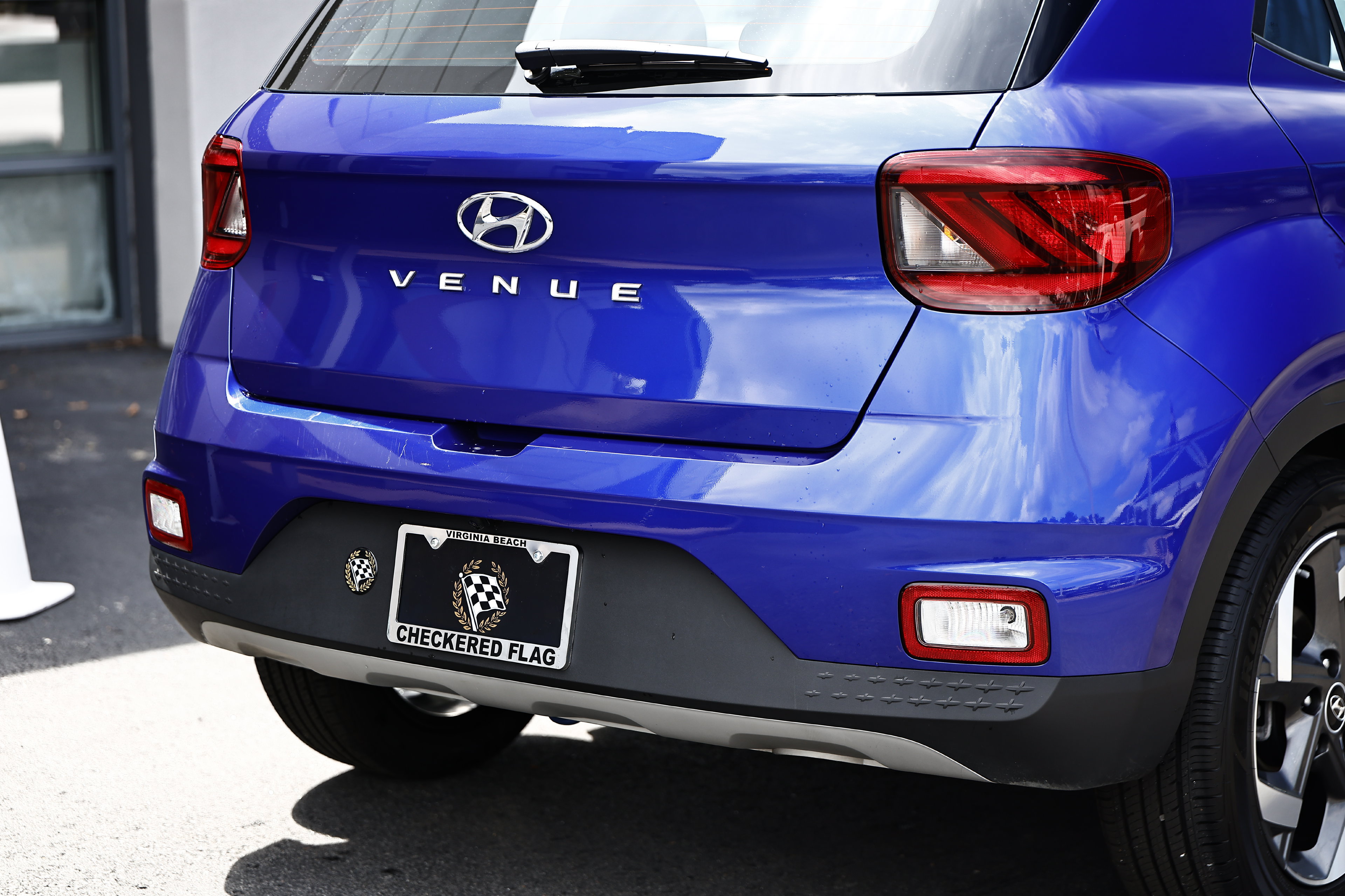 Used 2025 Hyundai Venue SEL FWD image 9
