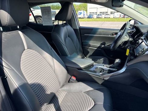 Used 2018 Toyota Camry SE w/ Moonroof Package FWD image 13