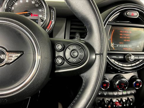 Used 2018 MINI Cooper 2-Door Hardtop FWD image 11