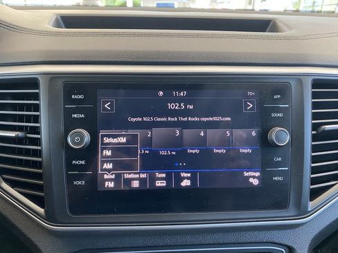 Used 2021 Volkswagen Atlas SE w/ Panoramic Sunroof Package FWD image 3
