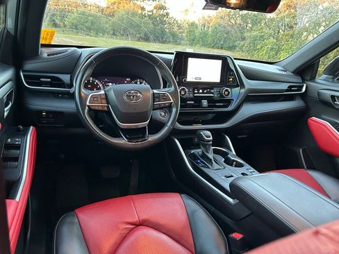 Certified 2023 Toyota Highlander XSE image 12
