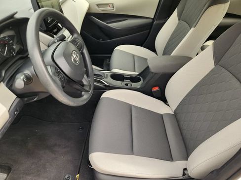 Used 2025 Toyota Corolla LE FWD image 9