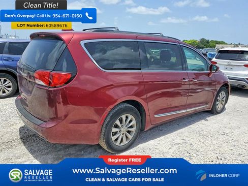 Used 2017 Chrysler Pacifica Touring-L FWD image 4