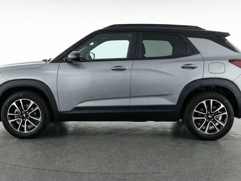 Used 2025 Chevrolet TrailBlazer LT FWD image 5