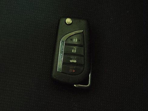 Used 2021 Toyota Corolla LE image 32