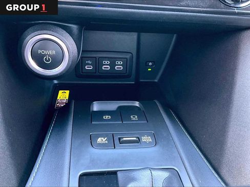 Used 2024 Toyota Venza LE image 33