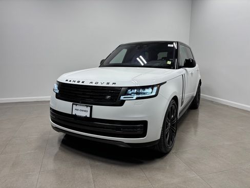 Used 2023 Land Rover Range Rover SE AWD/4WD image 2