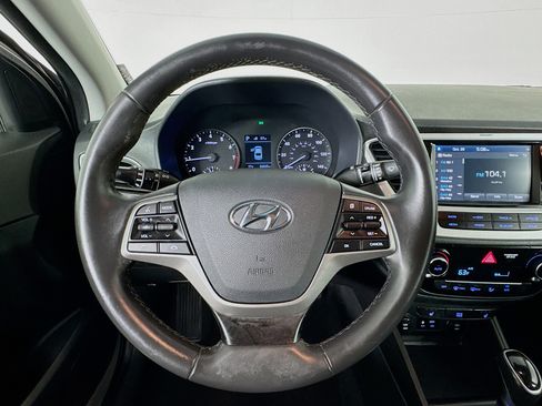 Used 2021 Hyundai Accent Limited image 11