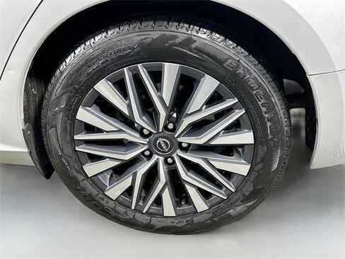 Used 2024 Nissan Altima 2.5 SV image 29