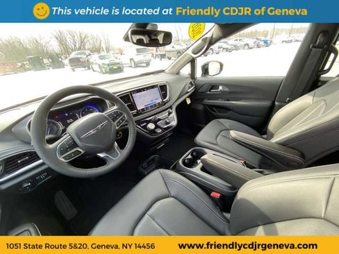 New 2026 Chrysler Pacifica Select AWD/4WD image 13