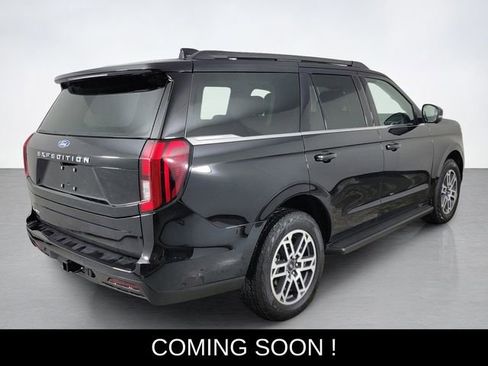 Used 2025 Ford Expedition Active image 3