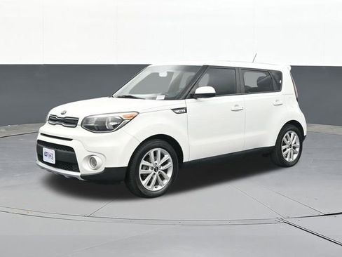 Used 2017 Kia Soul + image 5