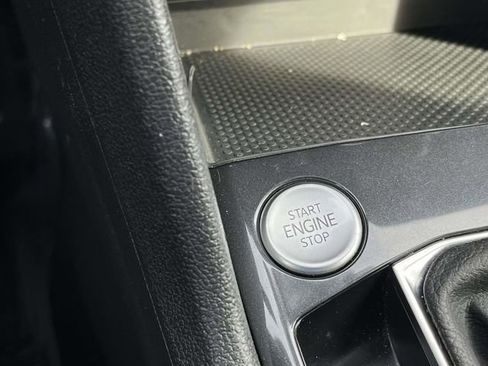 Used 2024 Volkswagen Tiguan Wolfsburg Edition image 32