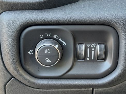 Used 2022 RAM 1500 Laramie AWD/4WD image 19
