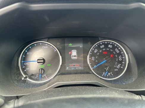 Used 2021 Toyota RAV4 XLE w/ Convenience Package image 21