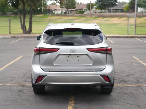 Used 2020 Toyota Highlander Platinum AWD/4WD image 4