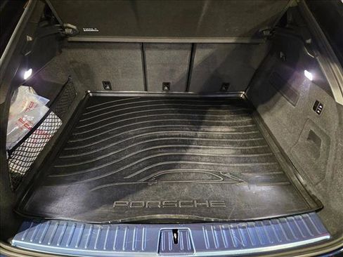 Used 2025 Porsche Cayenne GTS AWD/4WD image 6