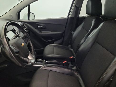 Used 2017 Chevrolet Trax LT w/ LT Convenience Package FWD image 17