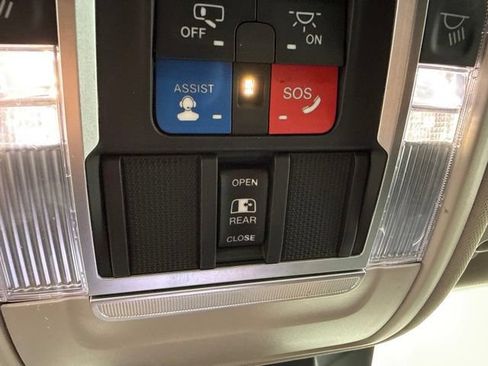 Used 2022 RAM 1500 Laramie AWD/4WD image 19