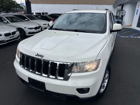 Used 2012 Jeep Grand Cherokee Laredo w/ Laredo E Group image 12